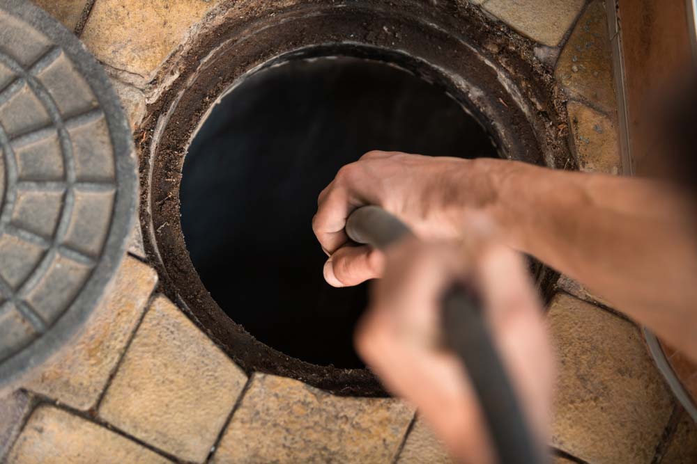 plumber cleaning sewer Los Altos Hills, CA